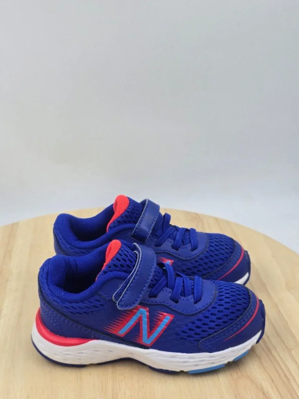New Balance  680 V6 Hook and Loop Running Shoe IA680BR6 Toddler sz 7